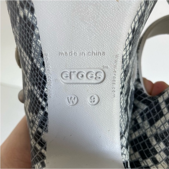 CROCS Cypress Grey Snakeskin Heels!!! - Picture 4 of 8